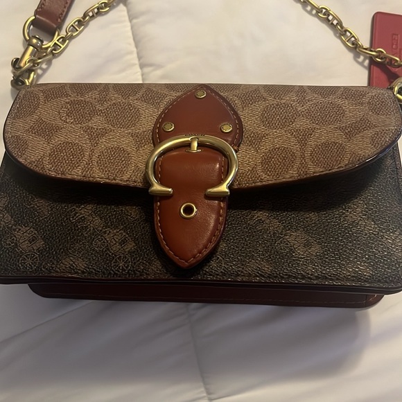 Coach cross body bag. Bought brand new used it only once great condition.. - Picture 5 of 5